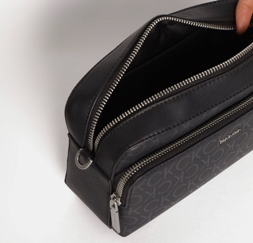 Bolso Crossbody Clavin Klein Negra Negro Letras Metálico Negro
