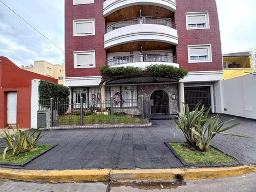 Imagen 2 de 14 de Imponente Local A La Venta En Pleno Centro De San Justo