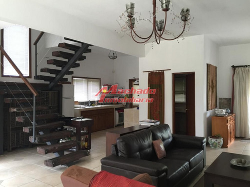 Hermosa Casa En Brava- Ref: 3983