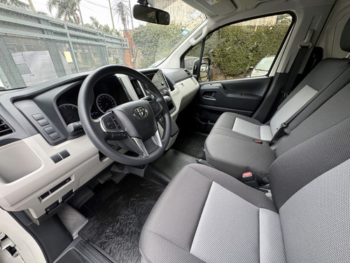 Toyota Hiace 2.8 Tdi Furgón 6at L2h2 3a 5p