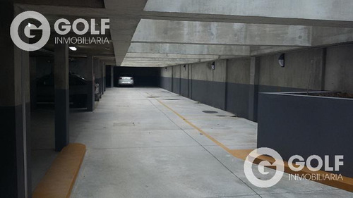 Ambiente En Parque Batlle Ideal Para Consultorio U Oficina, Con Patio Exclusivo.