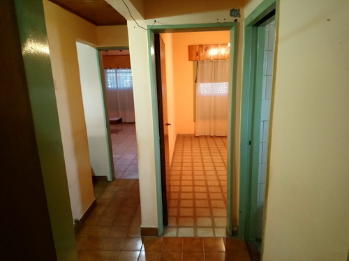 Casa De 4 Ambientes Con Amplia Galería