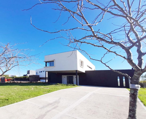 Imagen 4 de 30 de Casa En Venta En El Canton Barrio Norte A Laguna Con Pileta