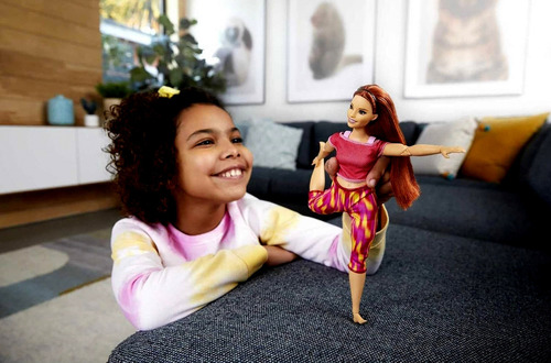 Boneca Colecionável Barbie Menina Ruiva Curvy Plus Size Ioga Yoga - Completamente Toda Articulada Para Mexer - Coleção Made To Move - Mattel Brinquedos