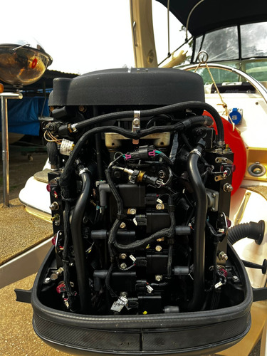 Lancha Focker 255 C/ Mercury Optimax 225 Hp 2014