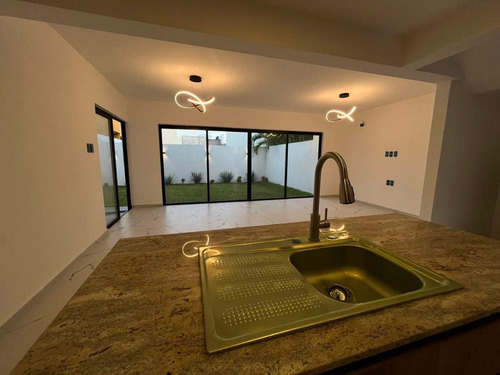 Lomas Residencial Casa Nueva 3 Recámaras Cada Una Con Baño, Jardín Y Terraza, Lista Para Estrenar.