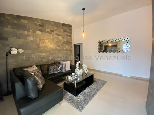 Imagen 6 de 30 de Casas Venta Villas De Yara Totalmente Remodelada Con Un Espectacular Estilo Moderno
