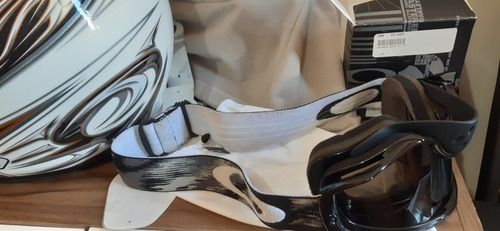 Capacete Shoei +oculos Oakley Crowbar