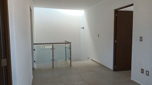 Estrena Casa En El Encino, Pasillo Lateral, Estudio O 4ta Rec En Pb, Lujo
