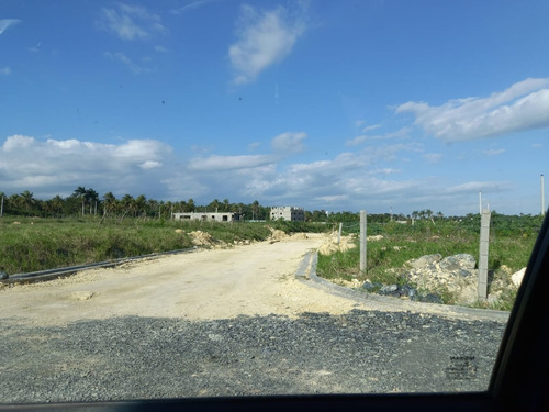 Terrenos 225 Mts2 Comerciales En Av. Ramon Matias Mella.