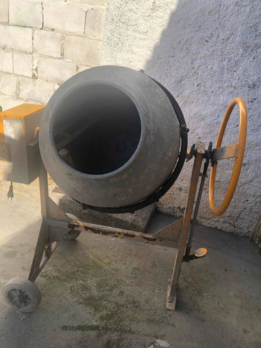 Imagem 4 de 4 de Bitoneira 120 Litros Semi Usada