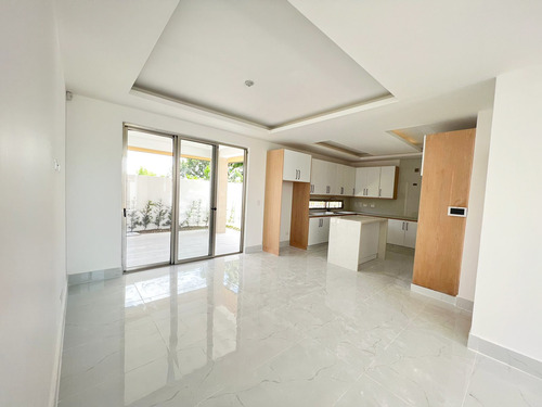 Exclusiva Casa Con Piscina En El Proyecto Cerrado Llanos Gurabo