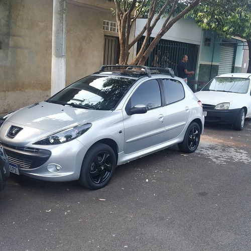 Imagem 3 de 11 de Peugeot 207 2011 1.4 Quiksilver Flex 5p