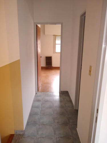 Casa En Dos Plantas 3 Ambientes Con 2 Baños