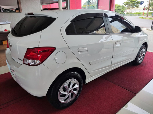 Imagem 3 de 12 de Chevrolet Onix 1.0 Flex Lt Manual