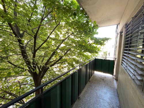 Departamento 3 Ambientes Al Frente Con Balcón A Mts De Av. Córdoba