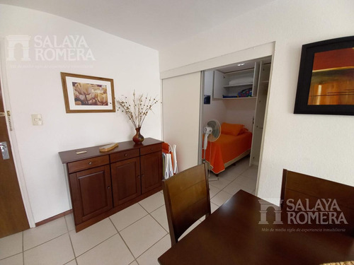 Venta - Punta Del Este, Parrillero En Balcón, Bajos Gastos