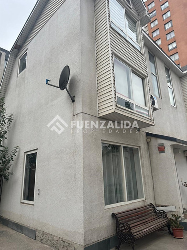 Casa De 3 Pisos En Pasaje Cerrado En Venta. En Ñuñoa
