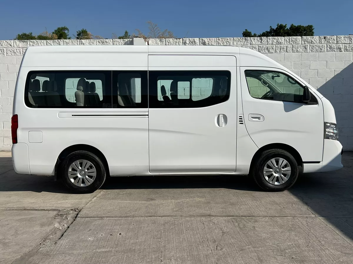 Nissan Urvan 2.5 15 Pas Amplia Aa Mt