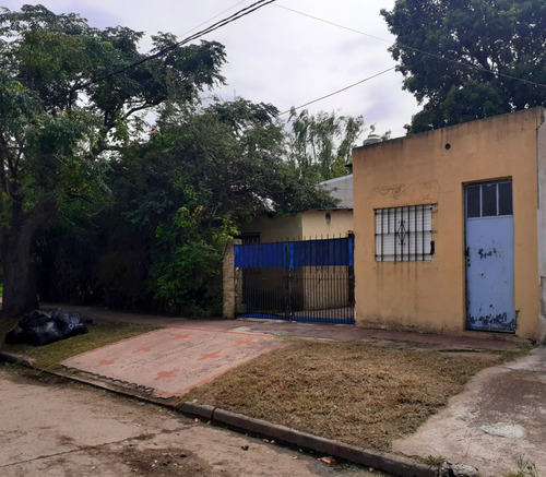Oportunidad! Lote/casa En Esquina A Reciclar/demoler.