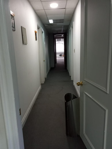 (ofi) Oficinas Habilitada Isidora Goyenechea, Metro El Golf