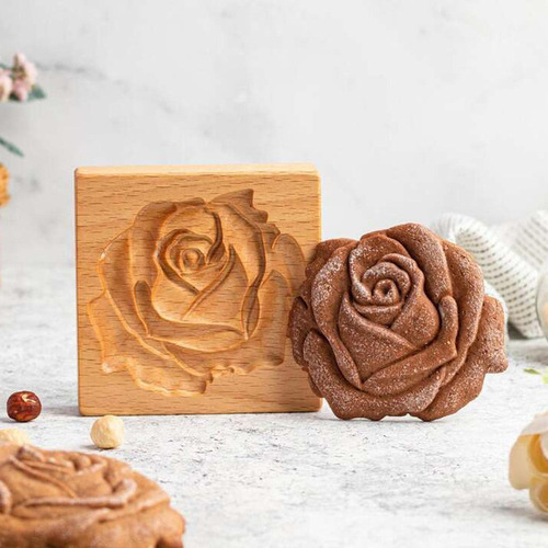 A Molde For Hornear Galletas De Madera Tallada En Color Rosa
