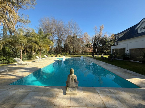 Casa En Venta En Saint Thomas Norte, Canning Con Lote Doble