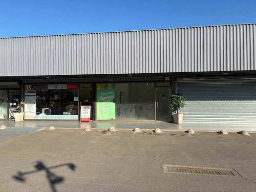 Local Comercial Av Chicureo - Strip Center