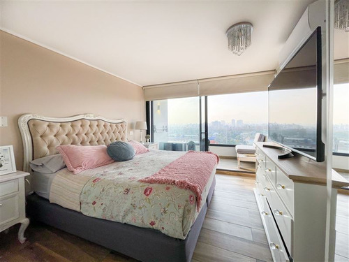 Departamento En Venta De 3 Dormitorios. En Las Condes