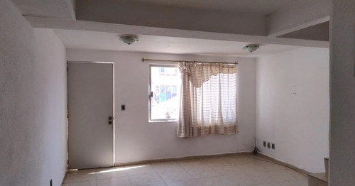 Preciosa Y Amplia Casa, Excelente Ubicación En Fracc. Residencial Las Américas Ecatepec. A Solo Unos Minutos De La Cdmx!!! -no Créditos- Jagr