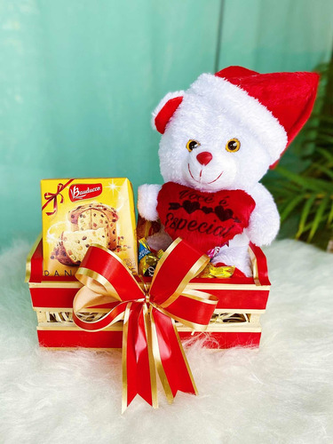 Imagem 4 de 4 de Cesta Presente Natal Chocolate E Pelúcia Panetone Especial