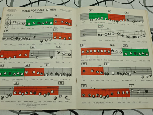 Easy Play. Color Glo Music. Lively Latín. N°19.