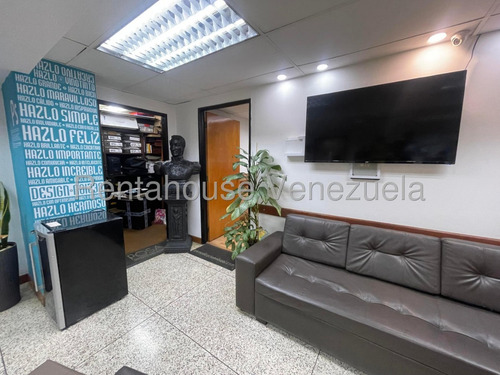 Y.t. Oficina En Venta, Los Cortijos De Lourdes Mls #25-17194