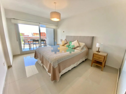 Apartamento En Venta Sunrise Tower 2 Dormitorios Mas Servicio Punta Del Este - Ref : Eqp5692