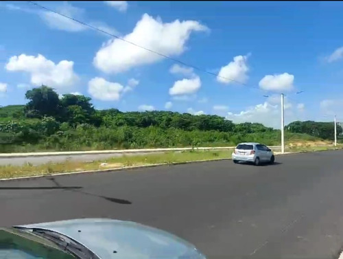 Vendo Solar En La 27 De Febreroy Con Entrada Por La Gaspar Polanco.