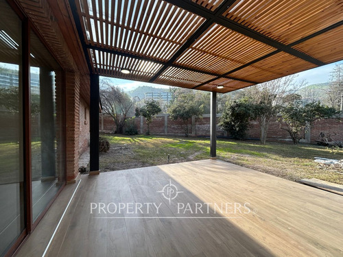 Espectacular Casa Completamente Remodelada En Sect...