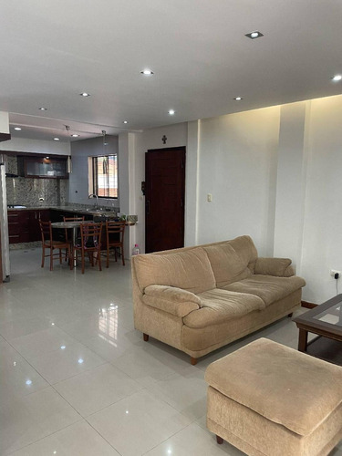 Imagen 8 de 17 de En Venta Town House Mañongo. Claudia Quintero.
