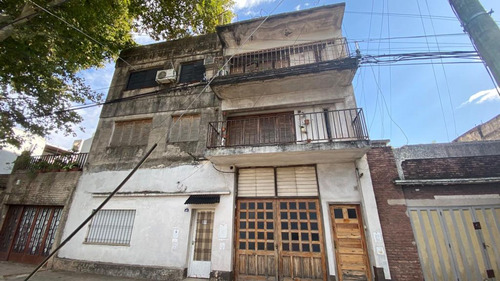 Venta Galpón Con 3 Departamentos-edificio Entero