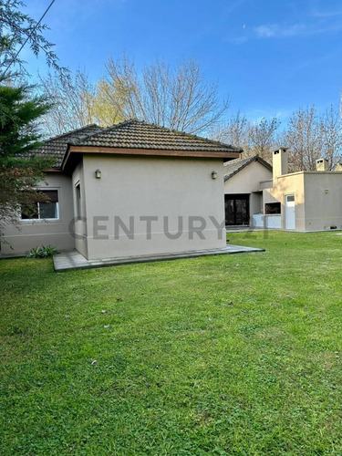 Casa En Venta En Barrio Privado, City Bell