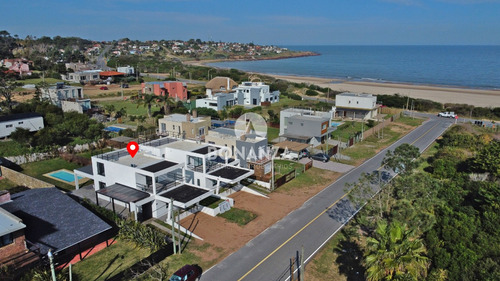 Casa En Venta A 50 Metros De La Playa. Piriápolis - Punta Colorada. Piscina 3 Dormitorios, 3 Baños