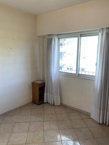 Imagen 10 de 14 de Departamento En 4to Piso Al Frente. 4 Ambientes