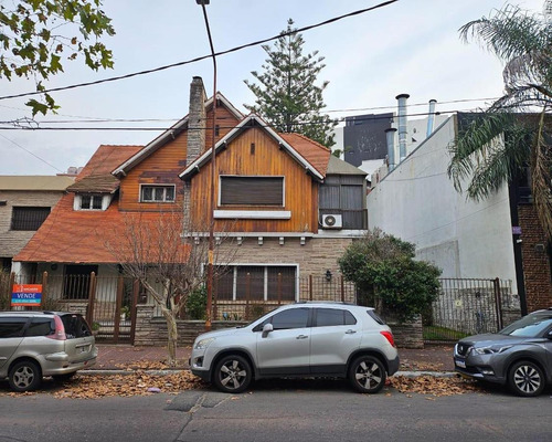 Casa Sobre Lote De 448 M2 De Doble Frente