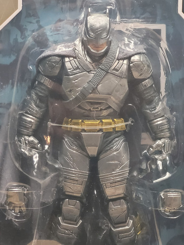 Batman (armored Suit) Batman Vs Superman - Mc Farlane Toys (Usado)