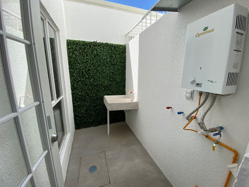 Venta De Casa De 3 Habitaciones En Senderos, Tecámac, A 30 Minutos De Cdmx Ubicada En Fraccionamiento Cerrado Con Alberca