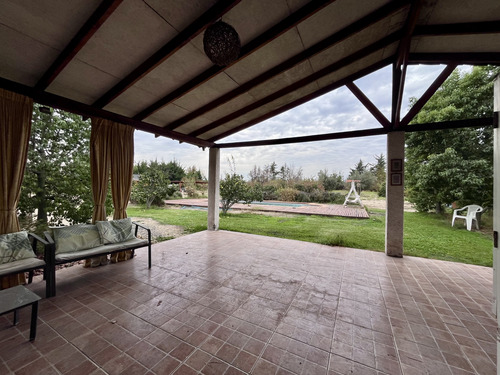 Casa Cómoda Con Plantación De Nogales En Producción