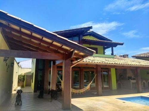Oportunidade! Casa Alto Padrão Com Piscina E 3 Quartos.