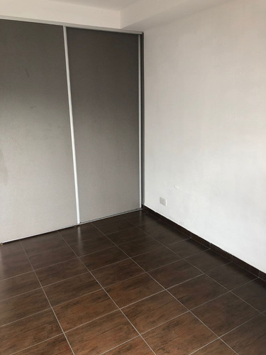 Imagen 8 de 10 de Departamento 2 Amb - 1° Piso Al Frente C/ Balcón - Con Renta