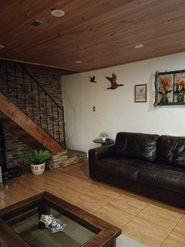 Exclusiva Residencia De 350 M² Con Piscina Y Quincho.