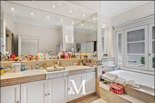 Casa En Venta- Belgrano-zona Embajadas- Pileta Y 3 Cocheras