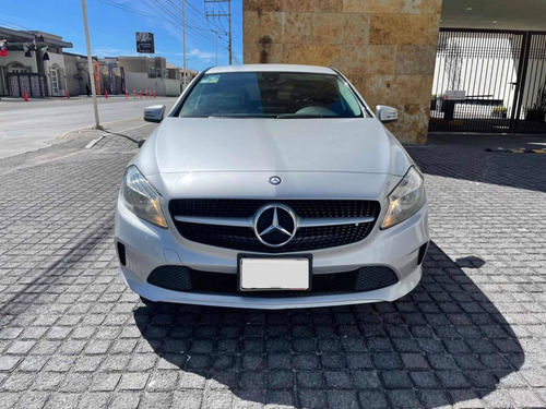 Imagen 2 de 11 de Mercedes-benz Clase A 2016 1.6 200 Cgi Style Mt